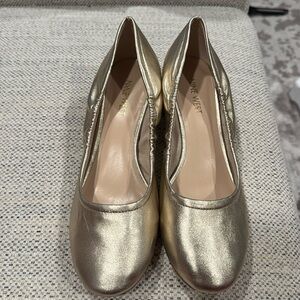 Nine West gold flat with low heel